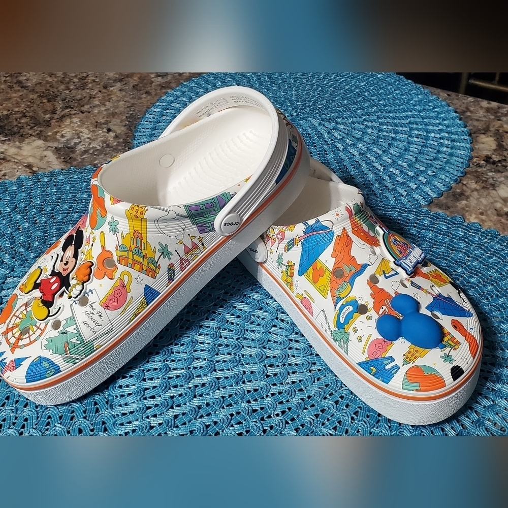 Mickey Mouse Disneyland Crocs. In Great Condition Unisex Sz 9W Or 7M - Picture 8 of 8